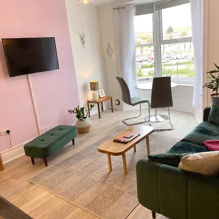 Tideway With Private Parking Space * Whitby