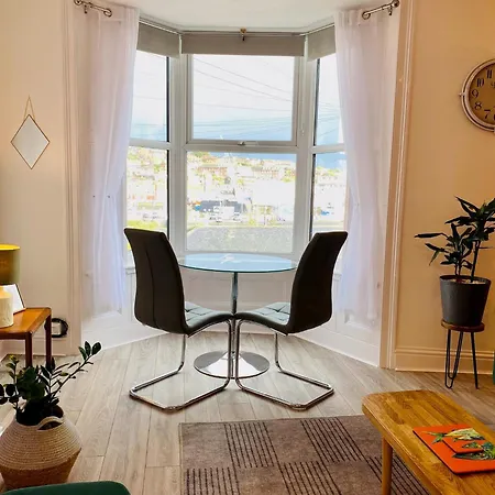 Tideway With Private Parking Space *