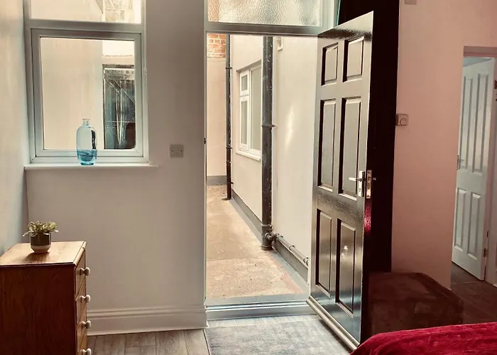 Tideway With Private Parking Space