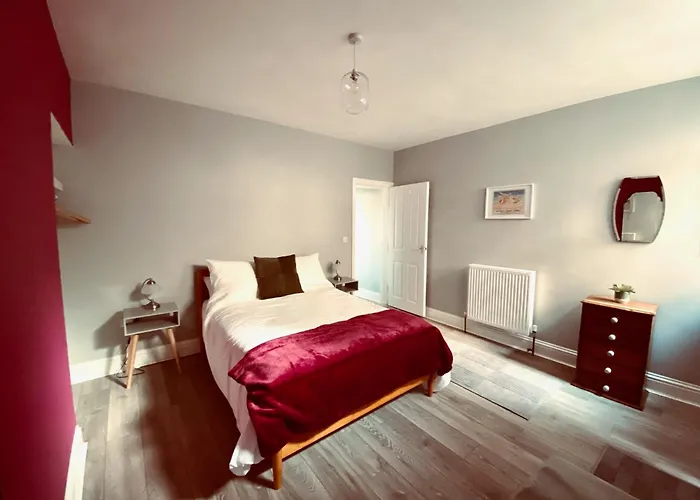 Tideway With Private Parking Space * Whitby