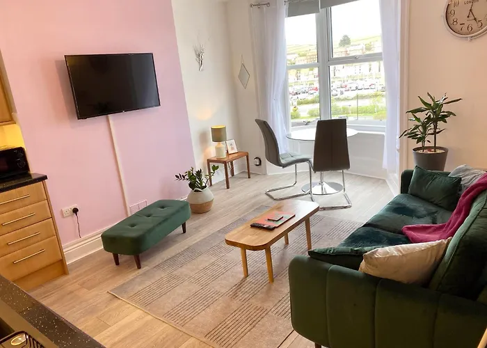 Tideway With Private Parking Space * 惠特比