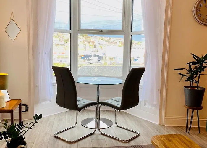 Tideway With Private Parking Space *